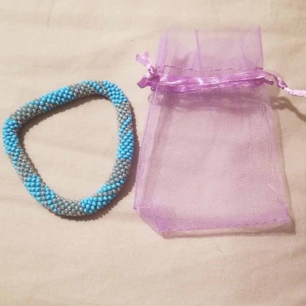 Blue and gray beaded bracelet